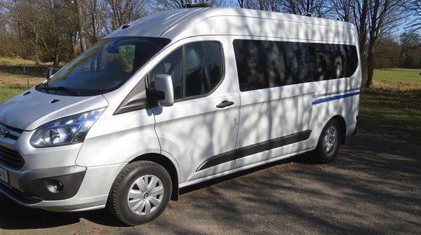 Explorez nos options de location de vans pour 8 passagers, confort et flexibilité garantis