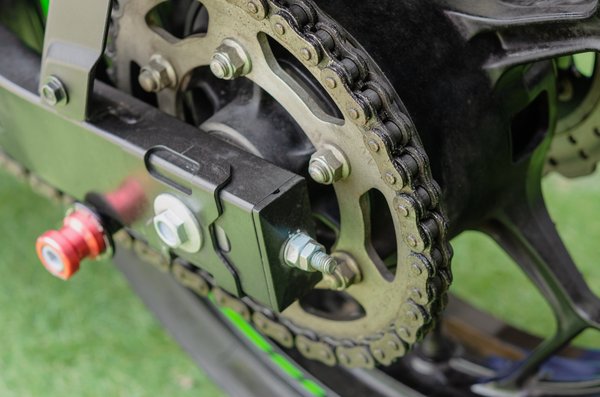 Les pièces moto cross incontournables pour vos sorties tout-terrain